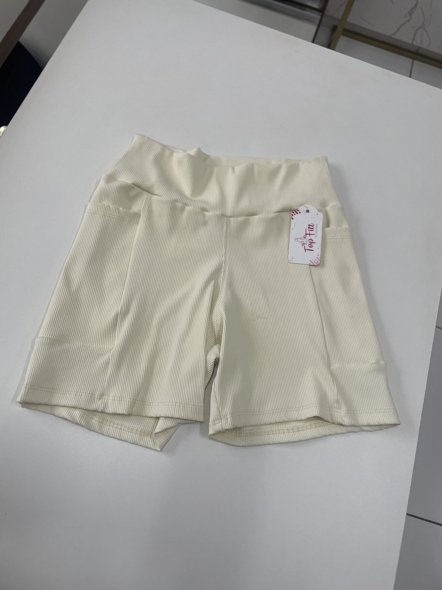 Short canelado