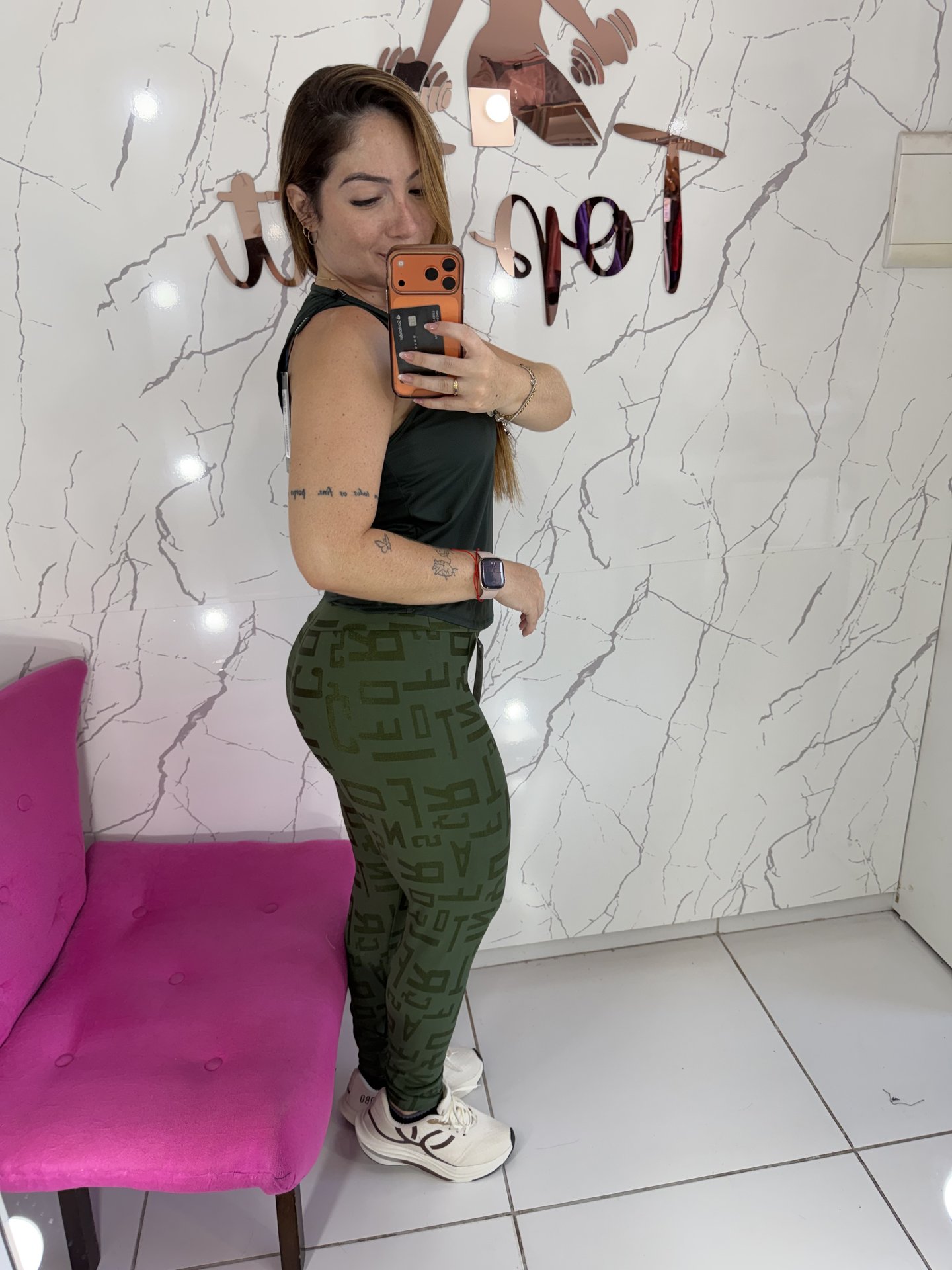 Conjunto em legg letrada + regata Colcci