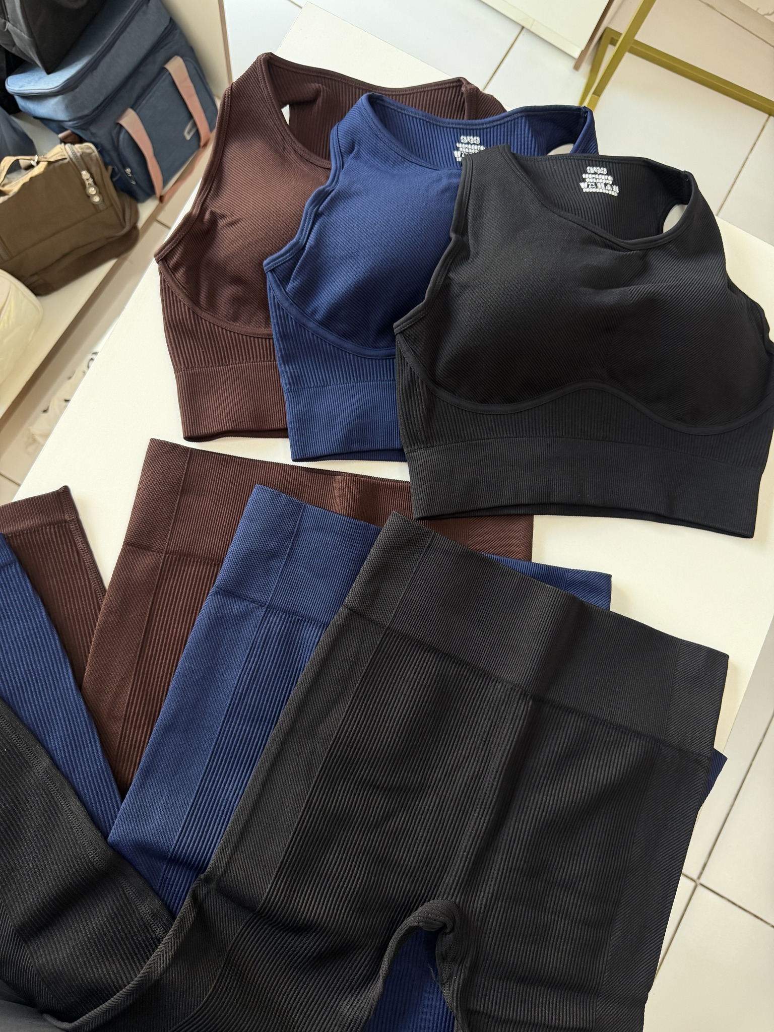 Conjunto canelado sem costura