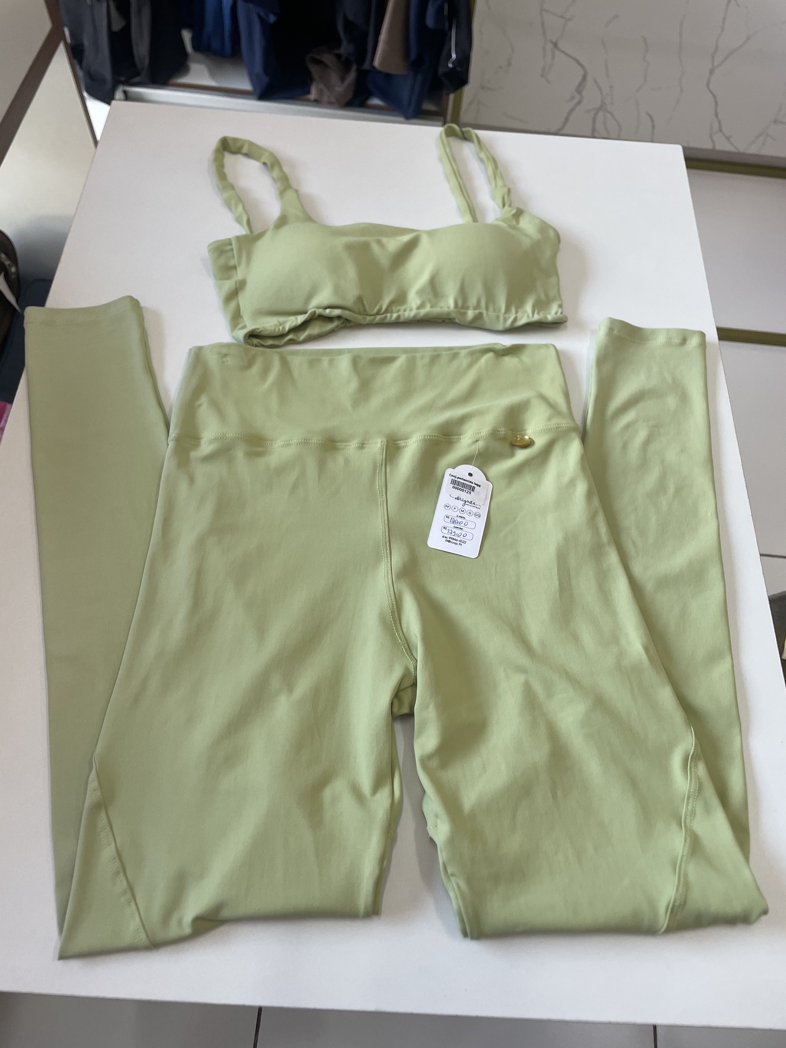 Conjunto em legg