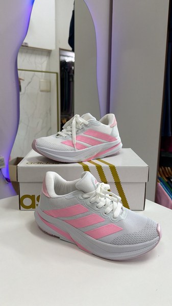Tênis adidas