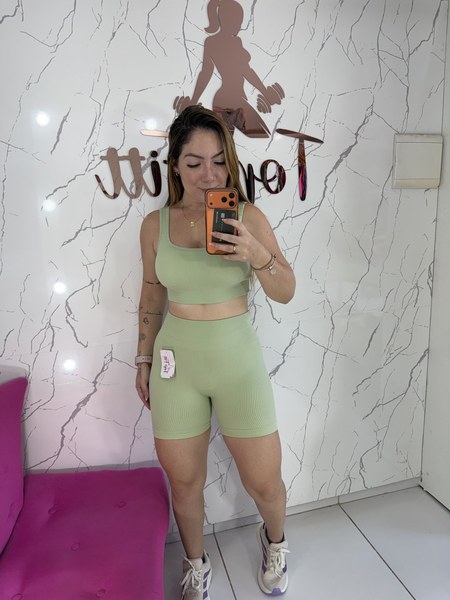Conjunto canelado sem costura